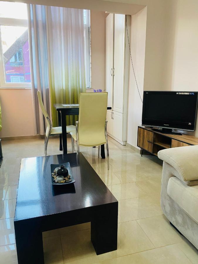 Ultra Apartments 'New Baazar 2' ติรานา ภายนอก รูปภาพ