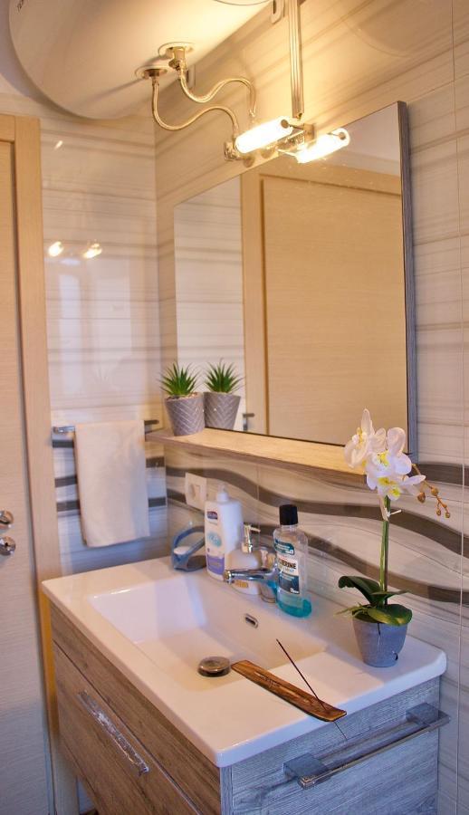 Ultra Apartments 'New Baazar 2' ติรานา ภายนอก รูปภาพ